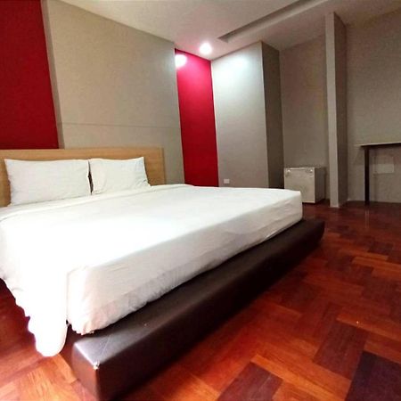 Go Inn Silom Bts Surasak X โกอินน์ สีลม บีทีเอส สถานีสุรศักดิ์ Bangkok Exteriör bild