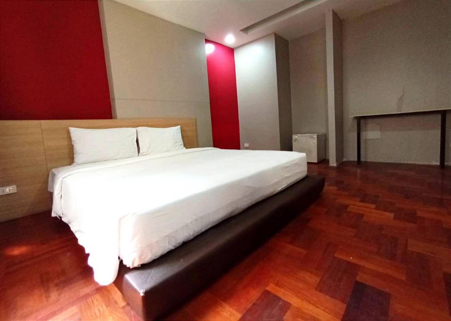 Go Inn Silom Bts Surasak X โกอินน์ สีลม บีทีเอส สถานีสุรศักดิ์ Bangkok Exteriör bild