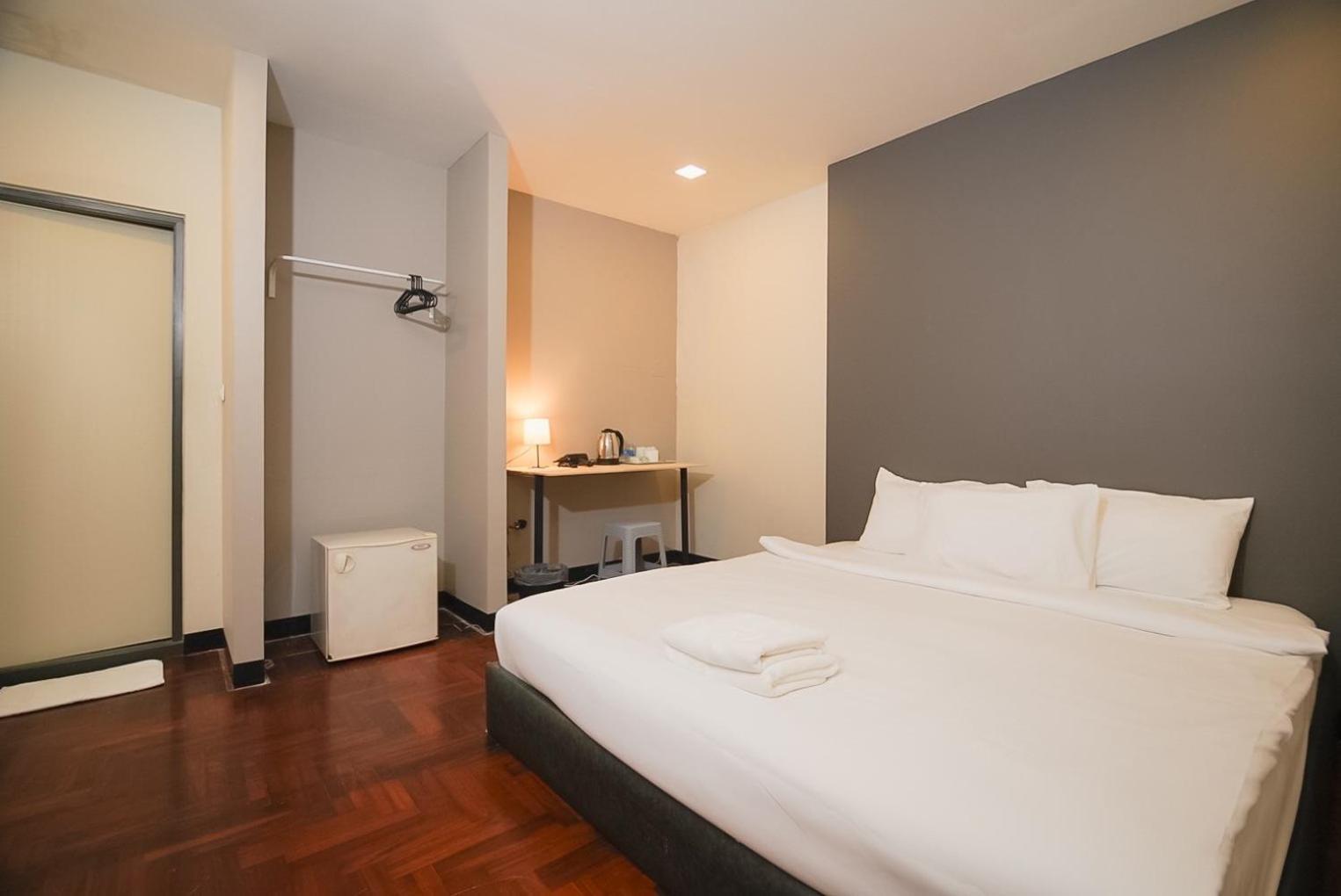 Go Inn Silom Bts Surasak X โกอินน์ สีลม บีทีเอส สถานีสุรศักดิ์ Bangkok Exteriör bild